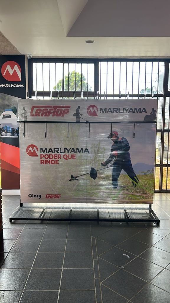 Exhibidor Grande Para Guadañas y Bombas 2.20m alto 2.40m de largo 56cm de ancho  (Medio Estandar)